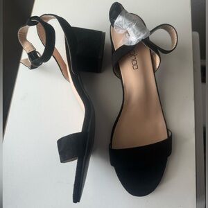 Boohoo Low Block Barely There Heels- Black